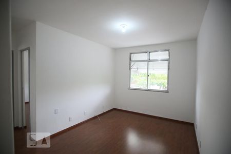 Sala de apartamento para alugar com 2 quartos, 42m² em Taquara, Rio de Janeiro