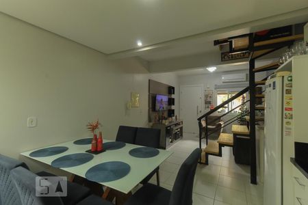 Sala de casa de condomínio à venda com 3 quartos, 130m² em Cavalhada, Porto Alegre