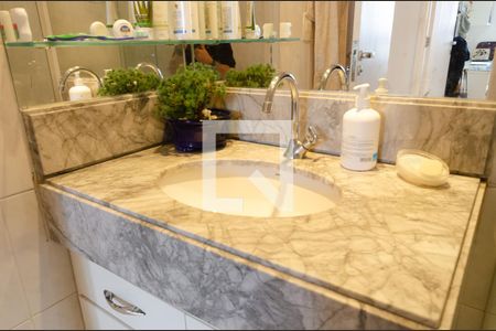 Apartamento para alugar com 90m², 3 quartos e 2 vagas Apartamento para alugar com 90m², 3 quartos e 2 vagasBanheiro Corredor