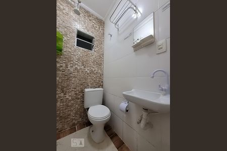 Banheiro de apartamento para alugar com 1 quarto, 30m² em Cidade Ocian, Praia Grande