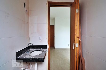 Banheiro da Suíte 1 de apartamento à venda com 3 quartos, 74m² em Jardim Rina, Santo André