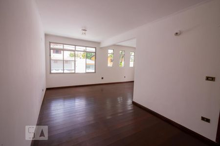 Casa à venda com 260m², 3 quartos e 4 vagasSala