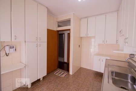 Casa à venda com 260m², 3 quartos e 4 vagas Casa à venda com 260m², 3 quartos e 4 vagasCozinha
