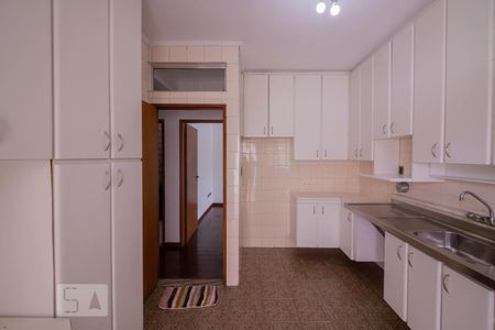 Casa à venda com 260m², 3 quartos e 4 vagas Casa à venda com 260m², 3 quartos e 4 vagasCozinha