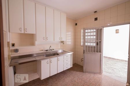 Casa à venda com 260m², 3 quartos e 4 vagas Casa à venda com 260m², 3 quartos e 4 vagasCozinha