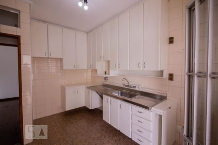 Casa à venda com 260m², 3 quartos e 4 vagas Casa à venda com 260m², 3 quartos e 4 vagasCozinha