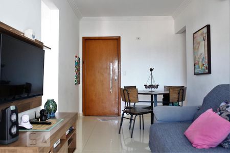 Detalhe Sala de apartamento para alugar com 2 quartos, 94m² em Tupy, Praia Grande