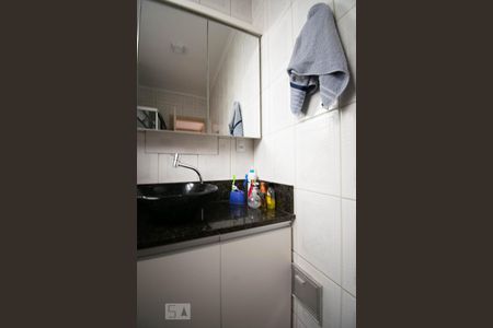 Banheiro de apartamento à venda com 3 quartos, 120m² em Santana, Porto Alegre