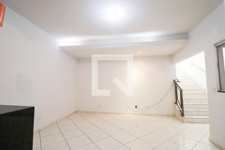 Sala de casa para alugar com 4 quartos, 156m² em Residencial Petrópolis, Goiânia