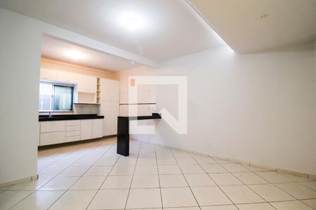 Sala de casa para alugar com 4 quartos, 156m² em Residencial Petrópolis, Goiânia