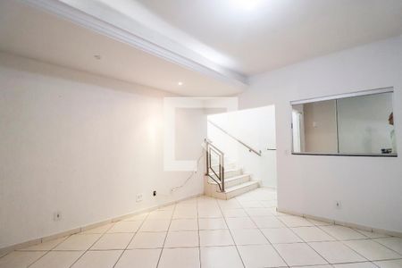 Sala de casa para alugar com 4 quartos, 156m² em Residencial Petrópolis, Goiânia