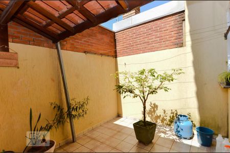 Casa de condomínio à venda com 102m², 2 quartos e 2 vagas Casa de condomínio à venda com 102m², 2 quartos e 2 vagasQuintal