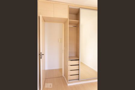 Quarto 2 de apartamento para alugar com 2 quartos, 49m² em Vila Arriete, São Paulo