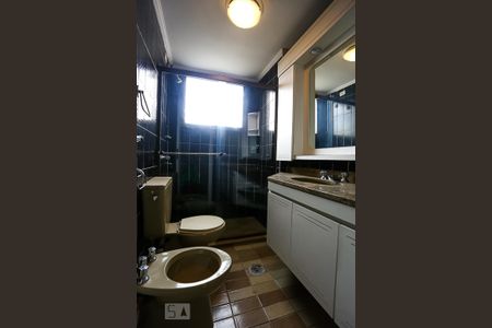 Apartamento para alugar com 230m², 4 quartos e 4 vagas Apartamento para alugar com 230m², 4 quartos e 4 vagasBanheiro da Suíte 2