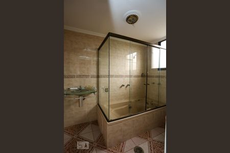 Apartamento para alugar com 230m², 4 quartos e 4 vagas Apartamento para alugar com 230m², 4 quartos e 4 vagasBanheiro da Suíte 1