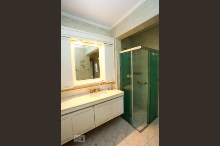 Apartamento para alugar com 230m², 4 quartos e 4 vagas Apartamento para alugar com 230m², 4 quartos e 4 vagasBanheiro da Suíte 3