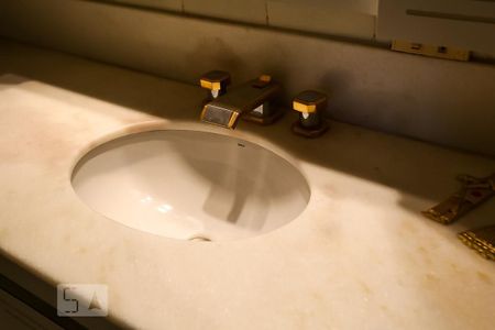 Apartamento para alugar com 230m², 4 quartos e 4 vagas Apartamento para alugar com 230m², 4 quartos e 4 vagasBanheiro da Suíte 3