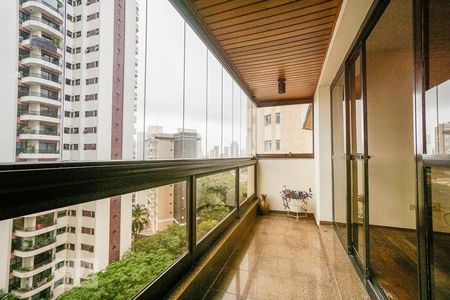 Varanda de apartamento à venda com 4 quartos, 200m² em Vila Regente Feijó, São Paulo