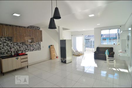 Sala e cozinha de casa para alugar com 3 quartos, 109m² em São José, Canoas