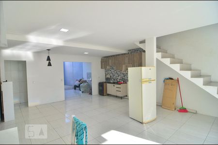 Sala e cozinha de casa para alugar com 3 quartos, 109m² em São José, Canoas