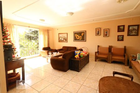 Sala de Estar de casa para alugar com 4 quartos, 254m² em Chácara das Pedras, Porto Alegre