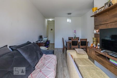 Sala de apartamento para alugar com 3 quartos, 70m² em Jardim Tupanci, Barueri