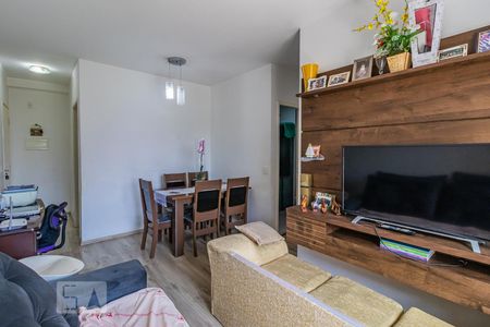 Sala de apartamento para alugar com 3 quartos, 70m² em Jardim Tupanci, Barueri