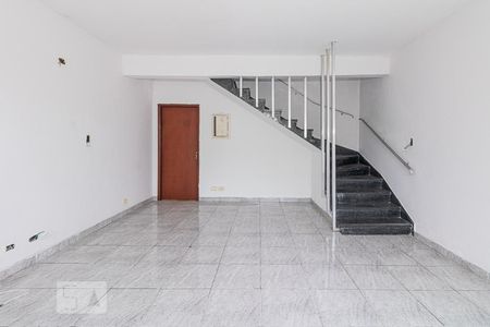 Sala de casa à venda com 4 quartos, 110m² em Vila Nivi, São Paulo