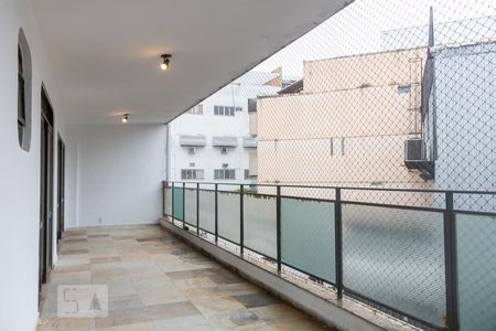 Varanda de apartamento para alugar com 4 quartos, 220m² em Barra da Tijuca, Rio de Janeiro