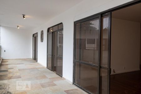 Varanda de apartamento para alugar com 4 quartos, 220m² em Barra da Tijuca, Rio de Janeiro