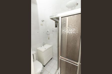 Banheiro de apartamento à venda com 1 quarto, 53m² em Auxiliadora, Porto Alegre