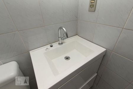 Banheiro - Torneira de apartamento para alugar com 1 quarto, 53m² em Auxiliadora, Porto Alegre