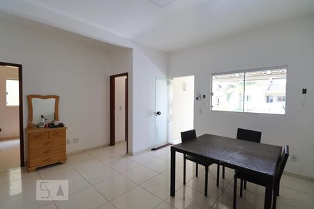 Sala de casa de condomínio para alugar com 3 quartos, 110m² em Setor Estrela Dalva, Goiânia