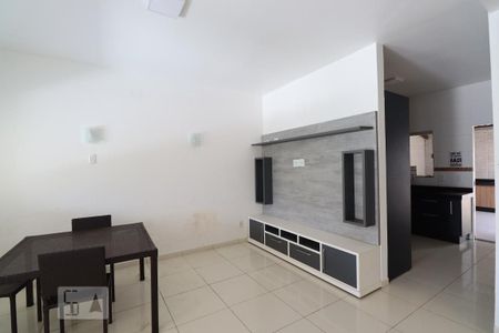 Sala de casa de condomínio para alugar com 3 quartos, 110m² em Setor Estrela Dalva, Goiânia