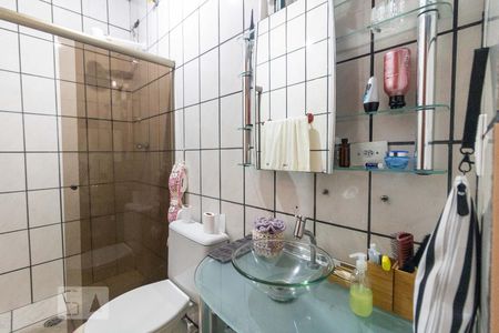 Banheiro de apartamento à venda com 2 quartos, 70m² em Vila Vitoria, Santo André