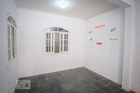 Sala 1 de casa para alugar com 3 quartos, 200m² em Novo Mundo, Curitiba