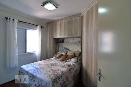 Quarto 1 de apartamento para alugar com 2 quartos, 57m² em Jardim Henriqueta, Taboão da Serra