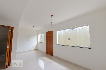 Sala de casa de condomínio para alugar com 3 quartos, 110m² em Vila Isolina Mazzei, São Paulo