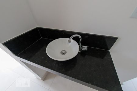 Lavabo de casa de condomínio para alugar com 3 quartos, 110m² em Vila Isolina Mazzei, São Paulo