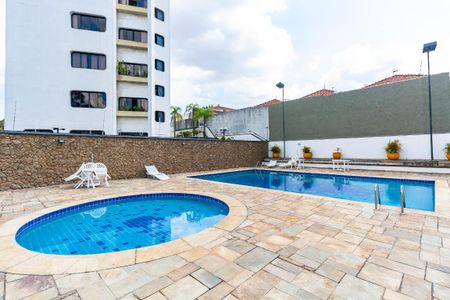 Apartamento à venda com 130m², 3 quartos e 3 vagas Apartamento à venda com 130m², 3 quartos e 3 vagasÁrea comum - Piscina