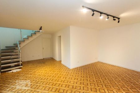 Casa para alugar com 272m², 3 quartos e 3 vagasSala