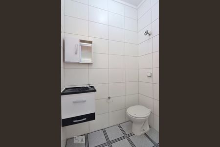 Banheiro de casa para alugar com 1 quarto, 60m² em Parque Bandeirante, Santo André