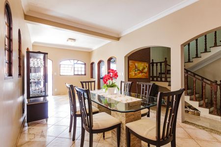 Casa para alugar com 320m², 3 quartos e 3 vagas Casa para alugar com 320m², 3 quartos e 3 vagasSala de Jantar