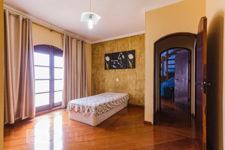 Casa para alugar com 320m², 3 quartos e 3 vagas Casa para alugar com 320m², 3 quartos e 3 vagasQuarto 2