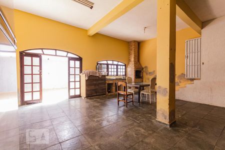 Casa para alugar com 320m², 3 quartos e 3 vagas Casa para alugar com 320m², 3 quartos e 3 vagasSalão de Festas