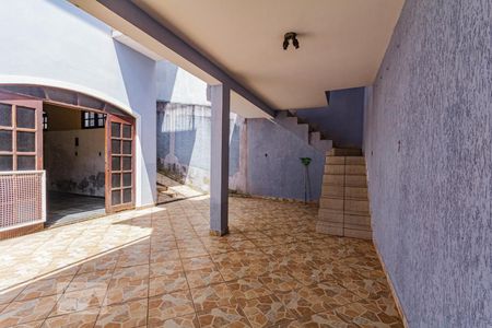 Casa para alugar com 320m², 3 quartos e 3 vagas Casa para alugar com 320m², 3 quartos e 3 vagasQuintal