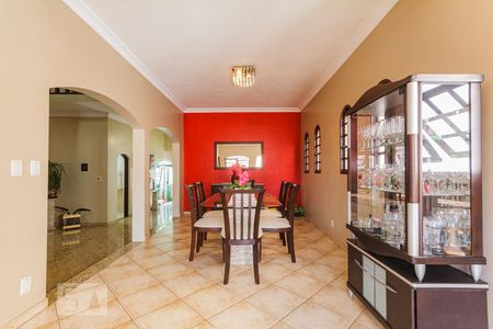 Casa para alugar com 320m², 3 quartos e 3 vagas Casa para alugar com 320m², 3 quartos e 3 vagasSala de Jantar