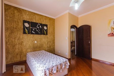 Casa para alugar com 320m², 3 quartos e 3 vagas Casa para alugar com 320m², 3 quartos e 3 vagasQuarto 2