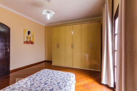 Casa para alugar com 320m², 3 quartos e 3 vagas Casa para alugar com 320m², 3 quartos e 3 vagasQuarto 2