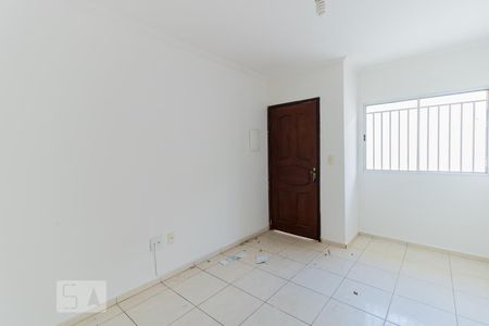 Sala de casa de condomínio para alugar com 2 quartos, 60m² em Vila Ré, São Paulo